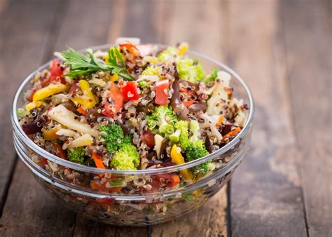 salada de quinoa com vegetais